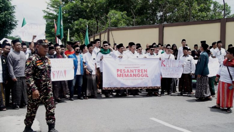 Pesantren Memanggil: Santri Lampung Gelar Istighotsah dan Aksi Damai di Polda Lampung