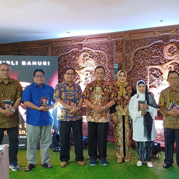 Firli Bahuri Luncurkan Biografi “Anak Dusun Menjaring Impian”