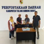 Anggota DPRD PKB Serahkan Bantuan Buku ke Dinas Perpustakaan dan Kearsipan Tubaba
