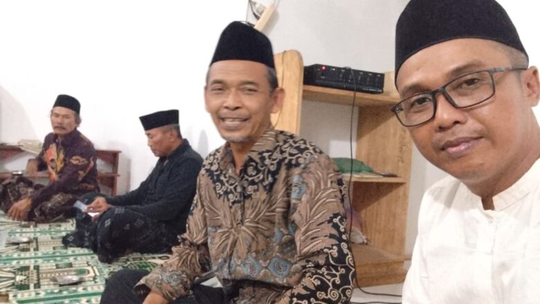 Di Bawah Cahaya Tarawih, Kepalo Tiyuh Margodadi Rapatkan Saf Bersama Warga